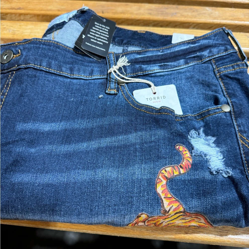 Torrid Girlfriend Oakdale Paint jeans size 24 Regular with bird and Asian tiger - Picture 13 of 14